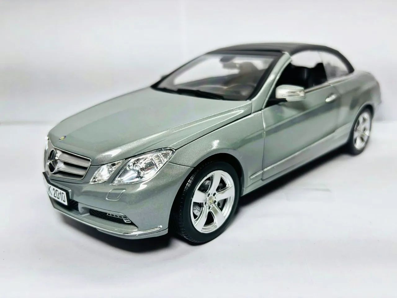 Miniatua Mercedes Benz Classe E500 1/18
