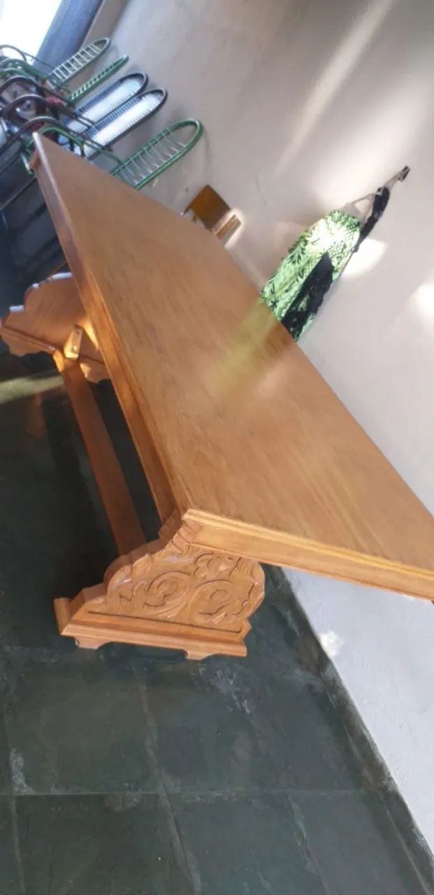 Mesa em madeira com 8 cadeiras - Foto 4