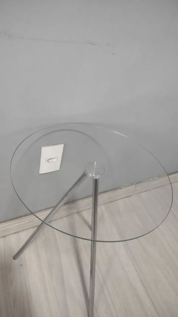 Mesa de Apoio / Centro Redonda com Tampo de Vidro e Pés Metálicos - Foto 3