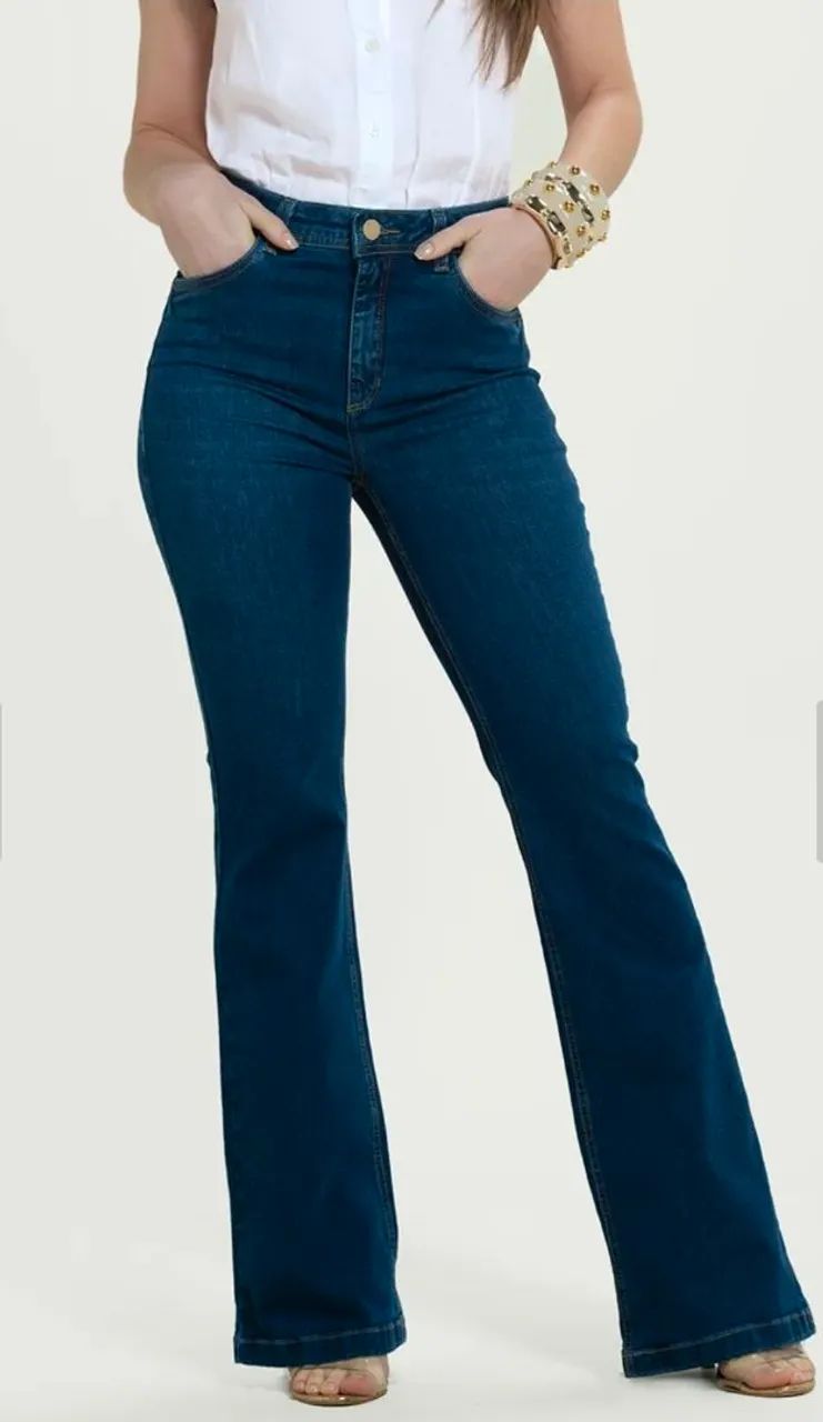 Calça jeans feminina flare em jeans com elastano  - Foto 3