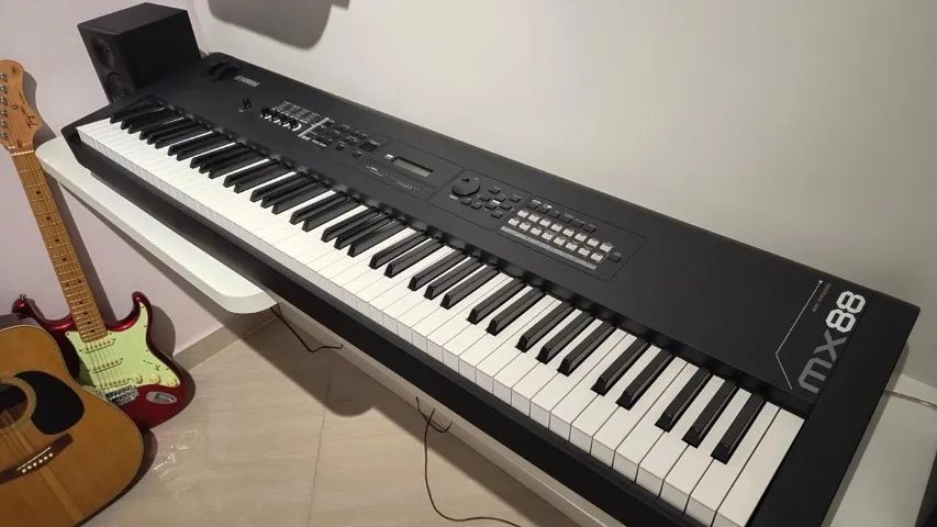 Teclado Sintetizador Yamaha MX88 - Instrumentos musicais