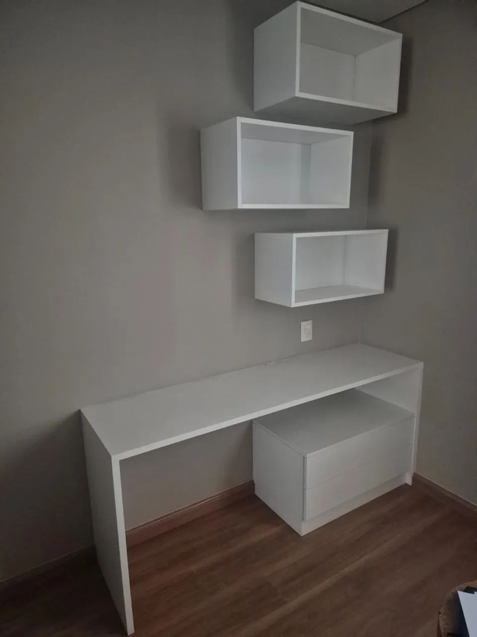 Escrivaninha de MDF com nichos - Foto 2