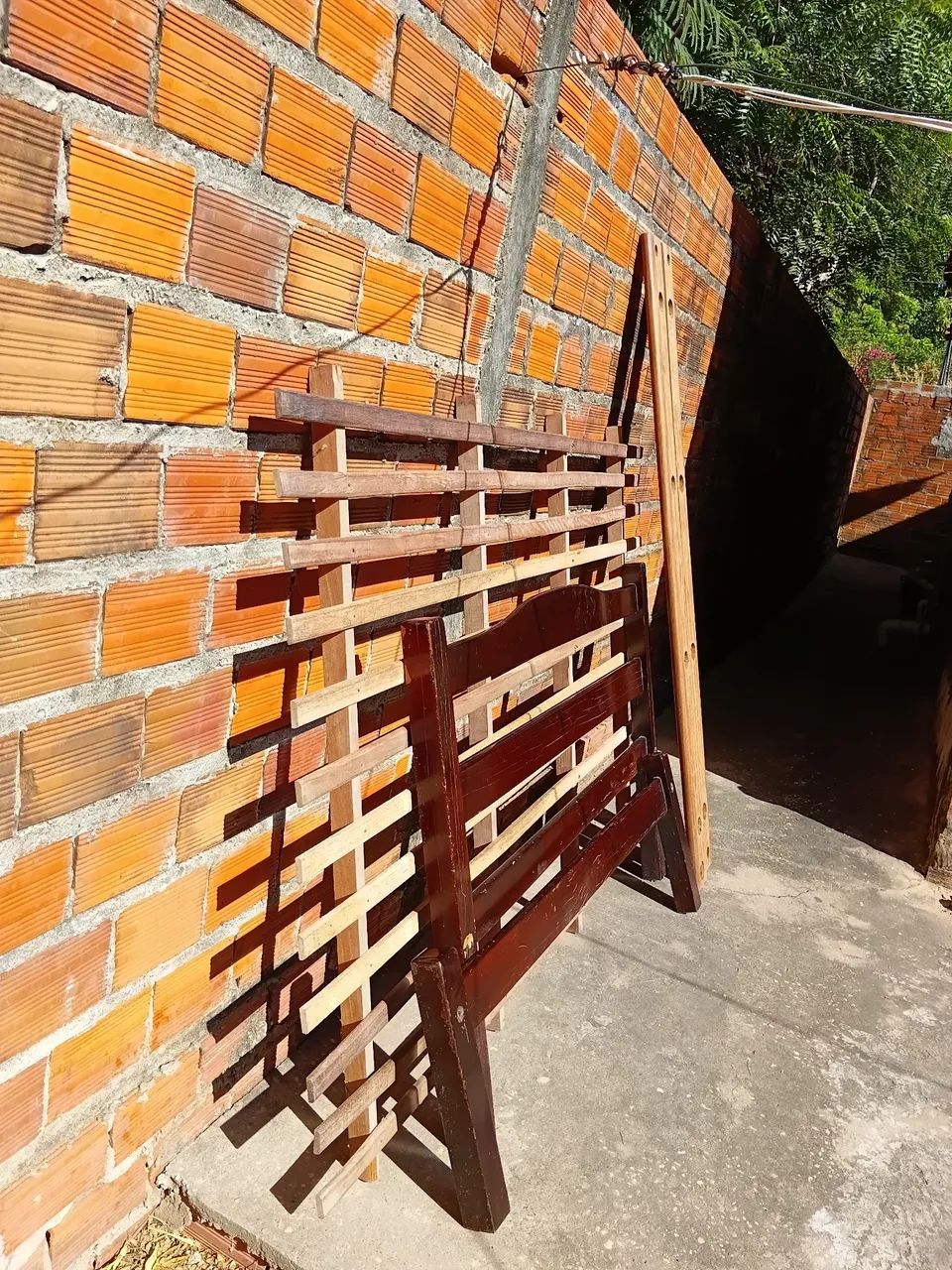 Cama de madeira maciça.  - Foto 3