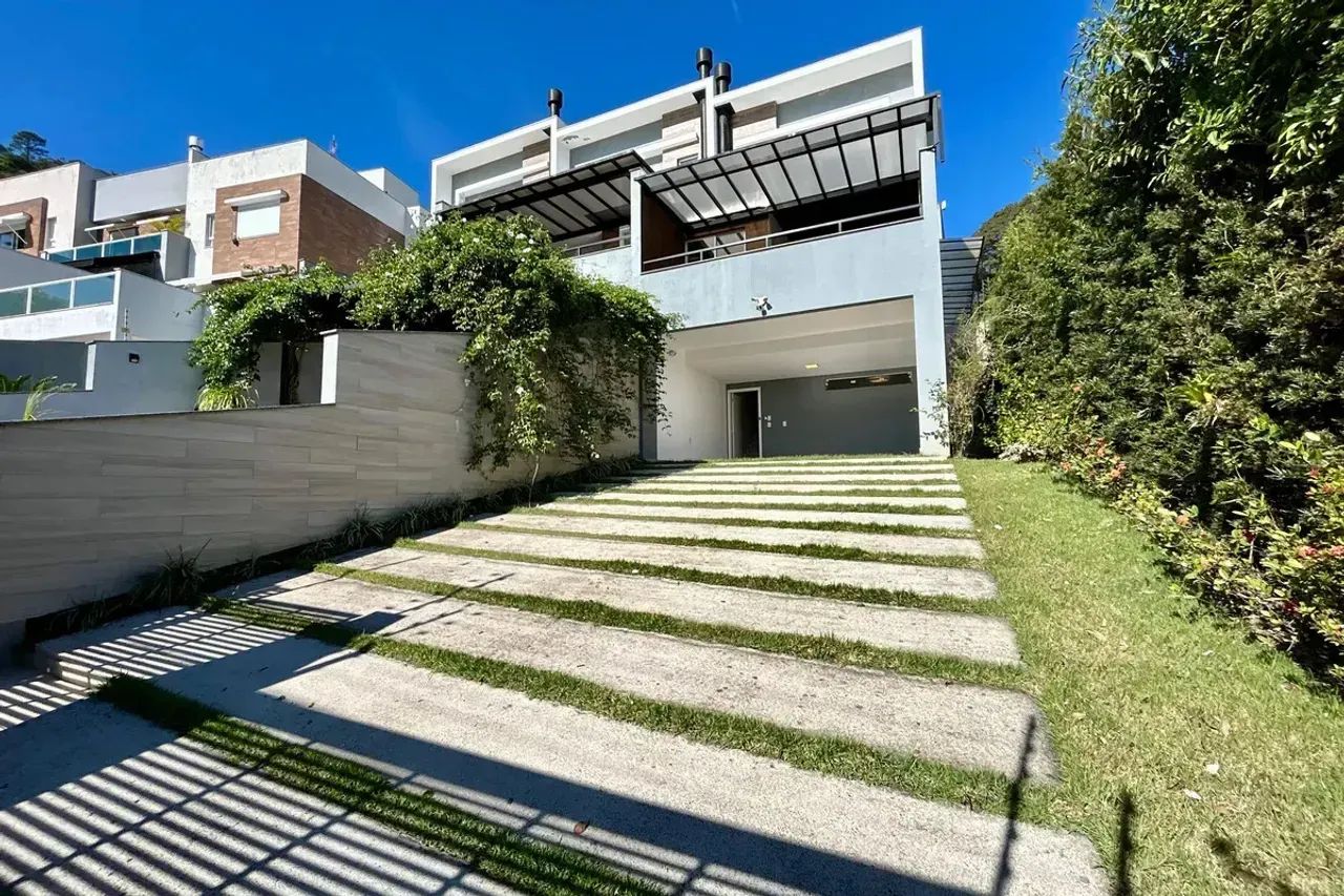 Casa mobiliada de 4 quartos com 3 suítes e 280m privativos localizada no Centro de Florian - Foto 2