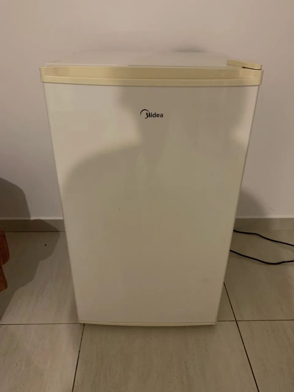 Frigobar Midea 90 litros - Branco - 110v