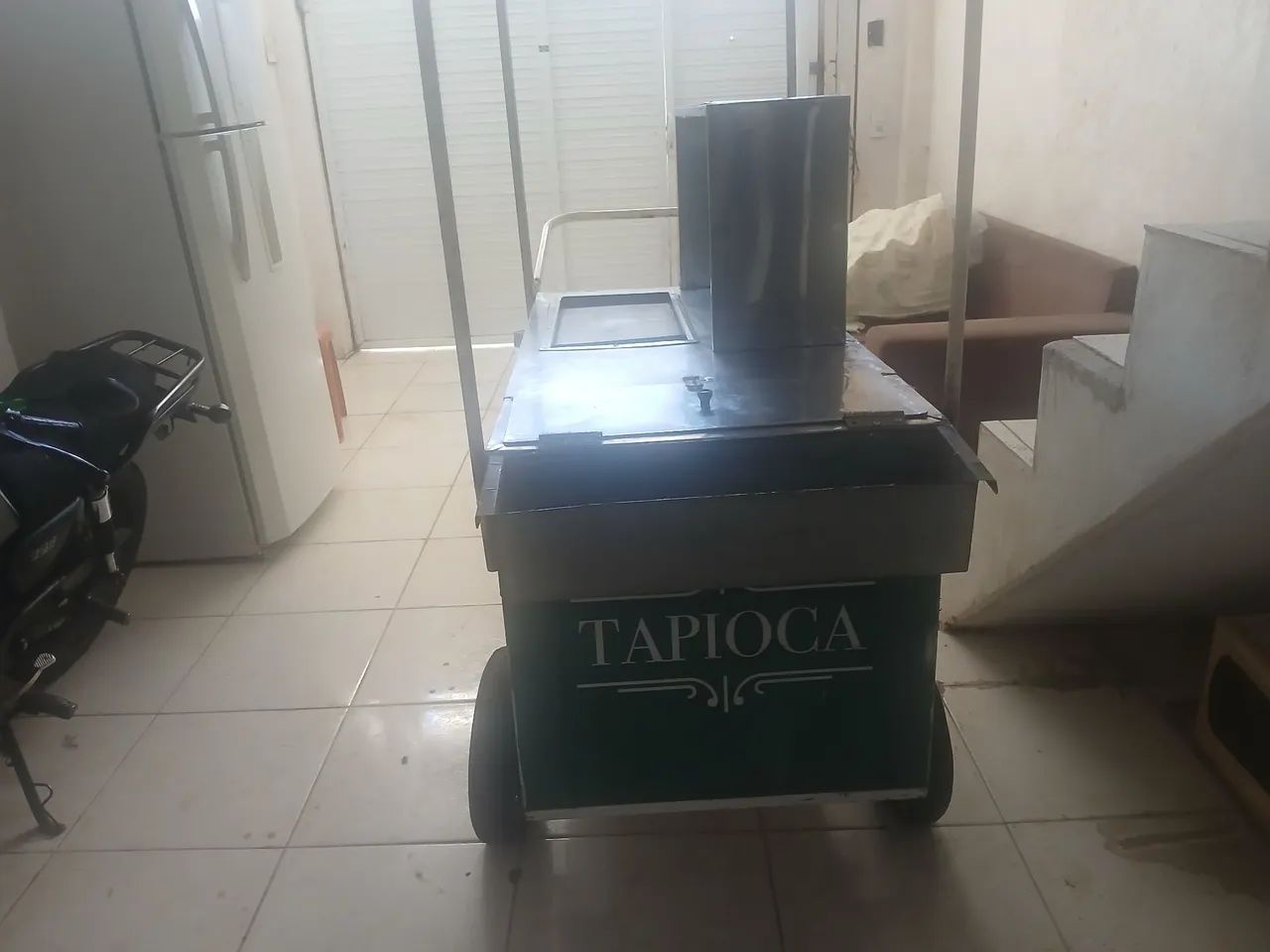 Carrinho de Lanche Alumínio Leve - C/ Chapa + Vitrine + Porta Bebida - Foto 3