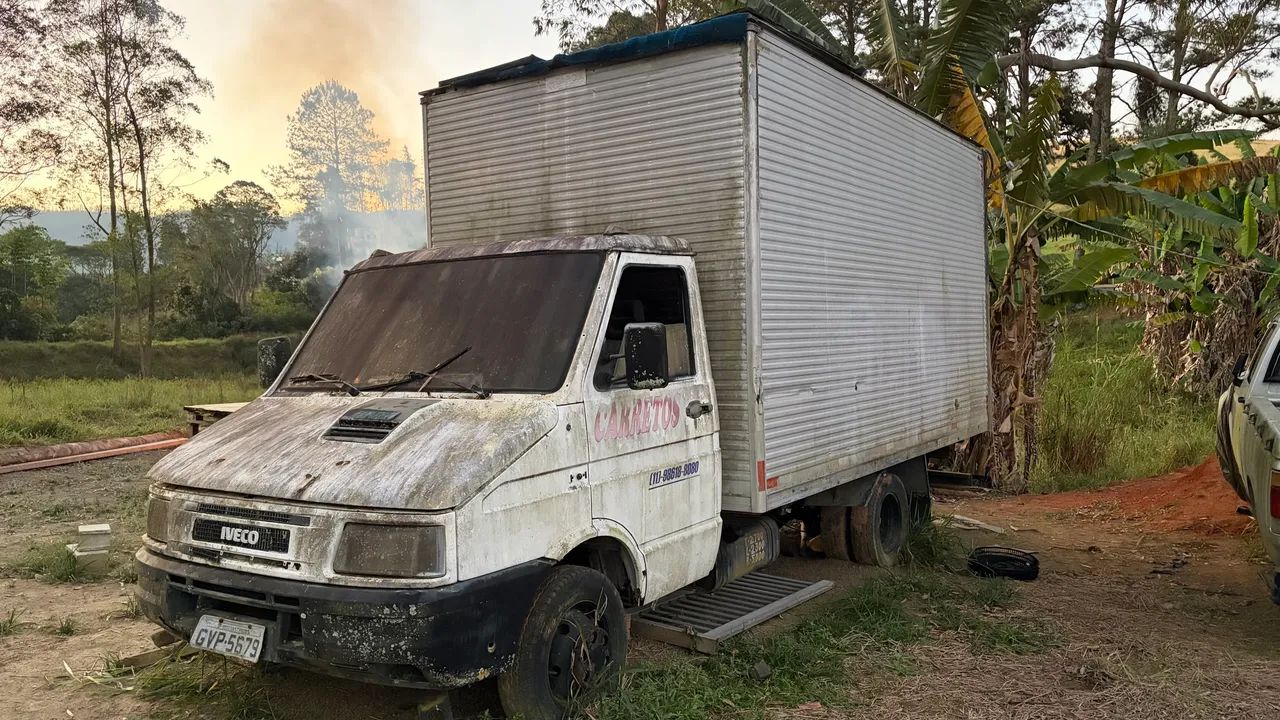 Iveco Daily Baú Sem Motor - Ótimo para Reforma - Foto 2