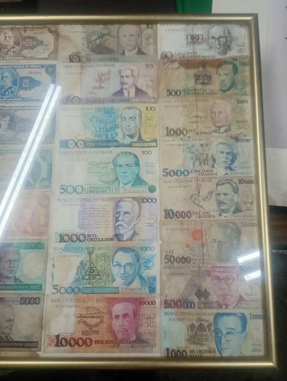 Notas Antigas em Quadro