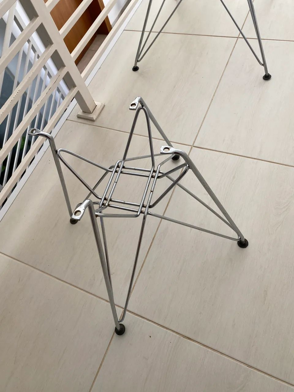 Pés cadeira Eames usada - Foto 2