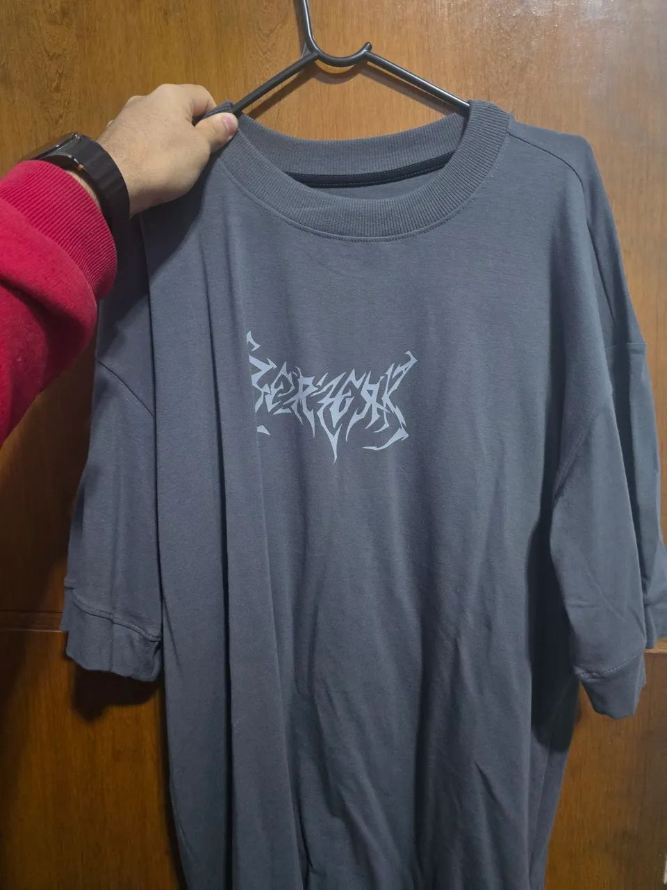 Camiseta oversized berzerk chumbo p