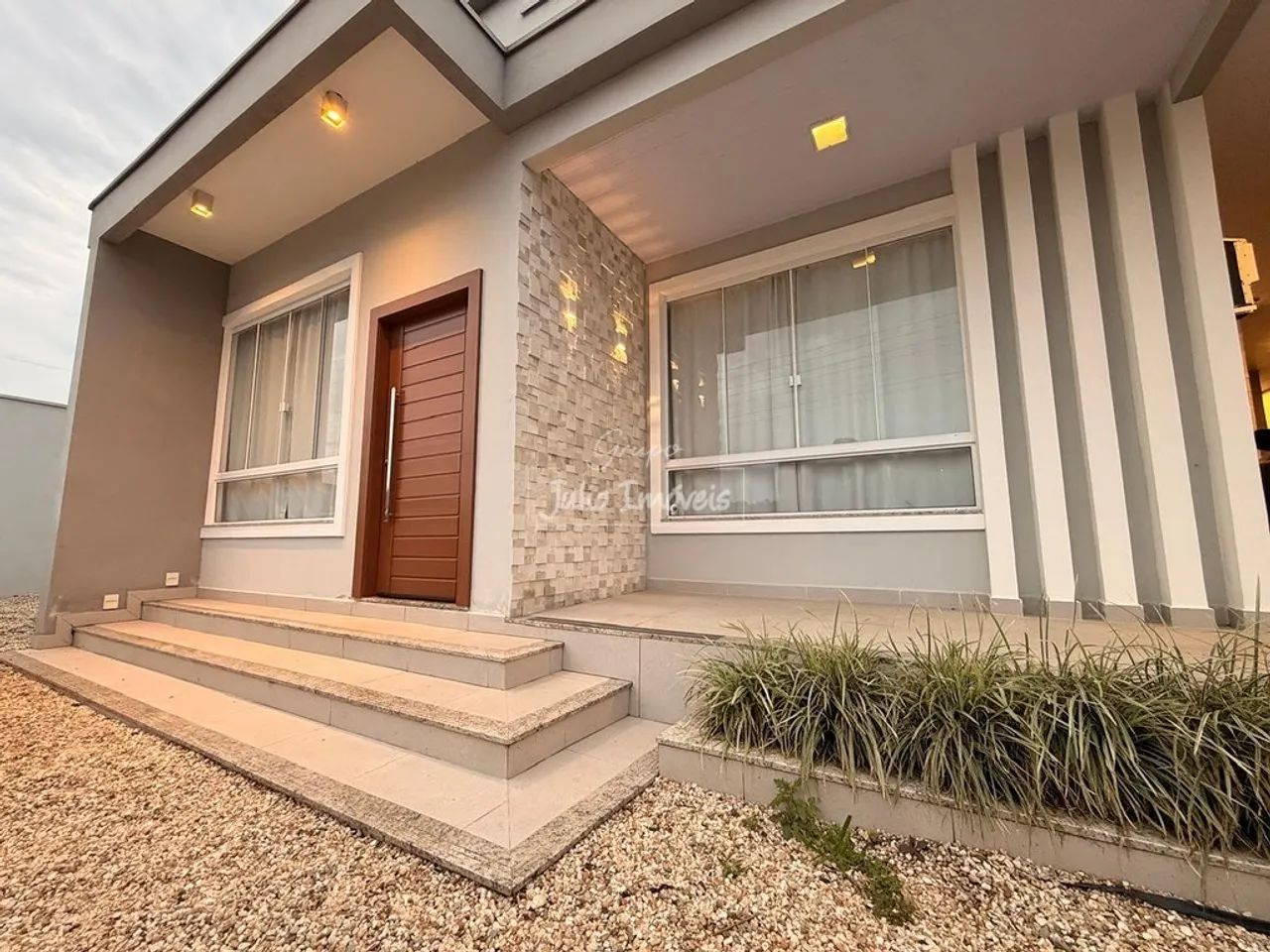 CASA COM 2 DORMITÓRIOS NO CENTRO GUABIRUBA