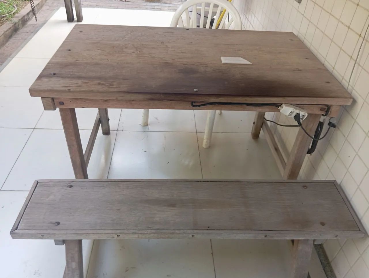 Mesa e banco rustico madeira Parajú aparelhada e parafusos excelente para área varanda  .
