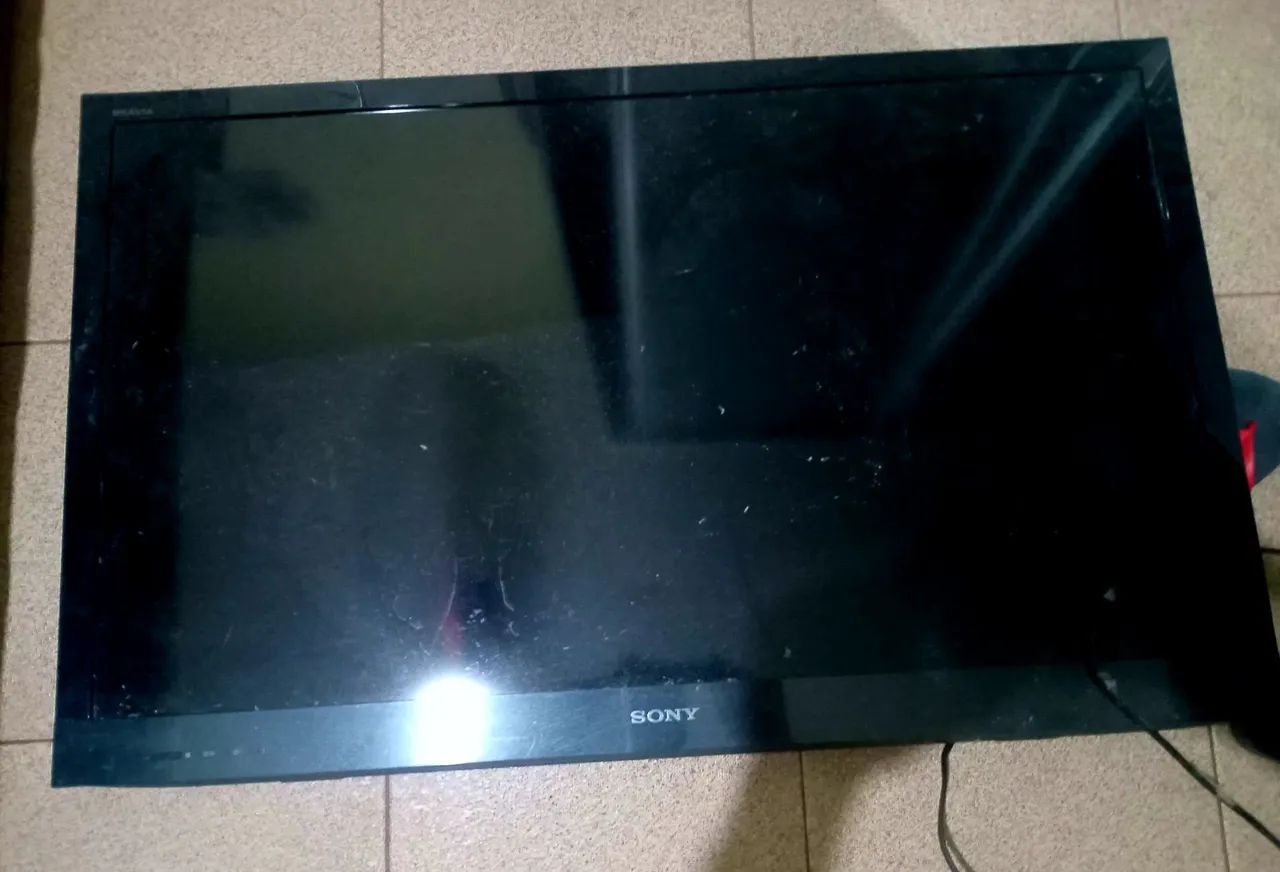 2 TVs uma de 4.2 e outra de 22 polegadas funcionando.  As 2 TVs por apenas 230 