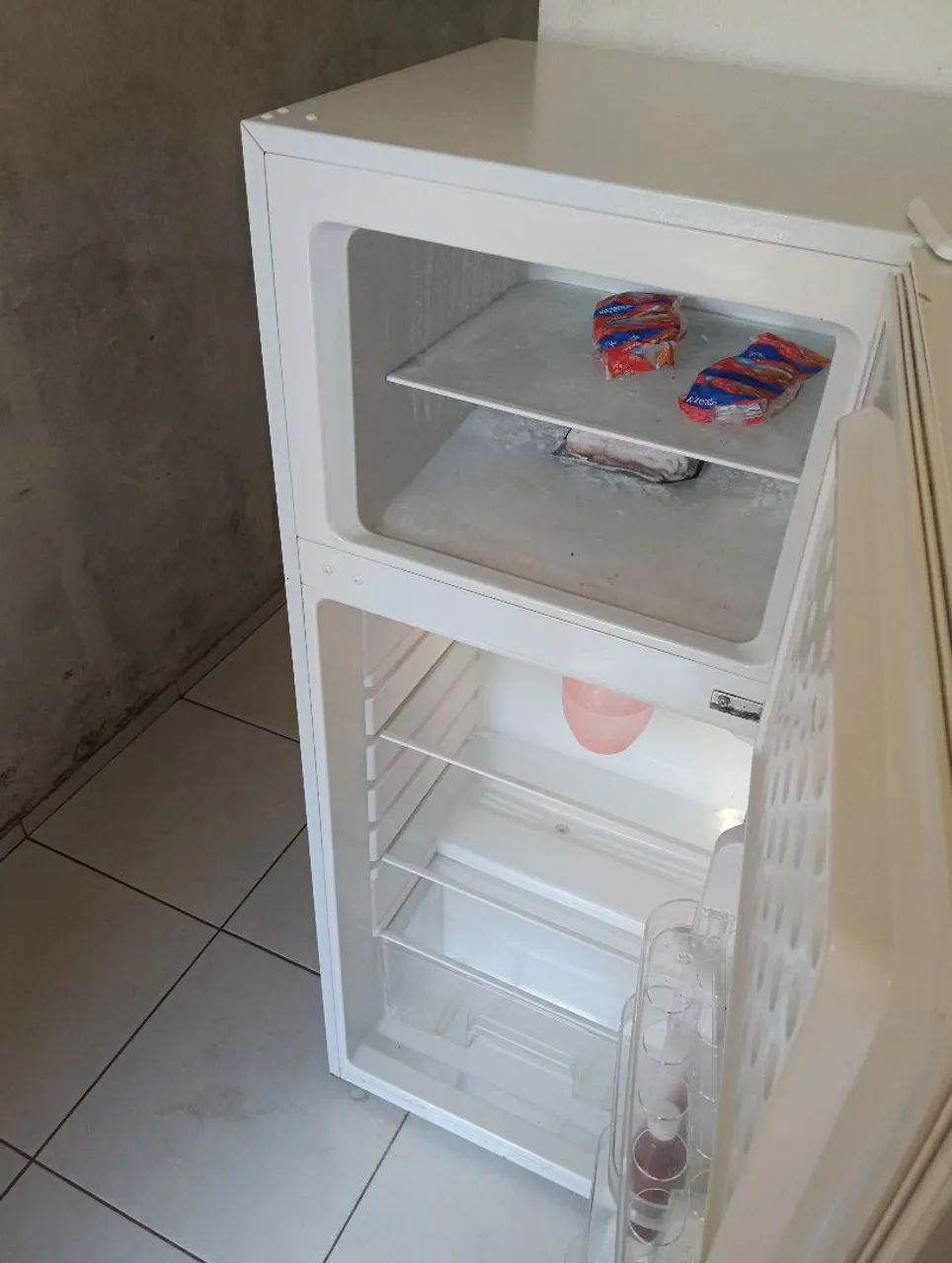 Geladeira nova 4 meses de uso - Foto 3