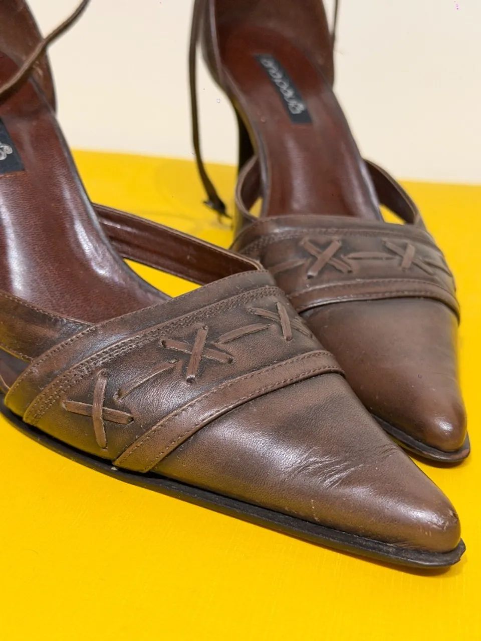 Scarpin marrom em couro - Foto 3