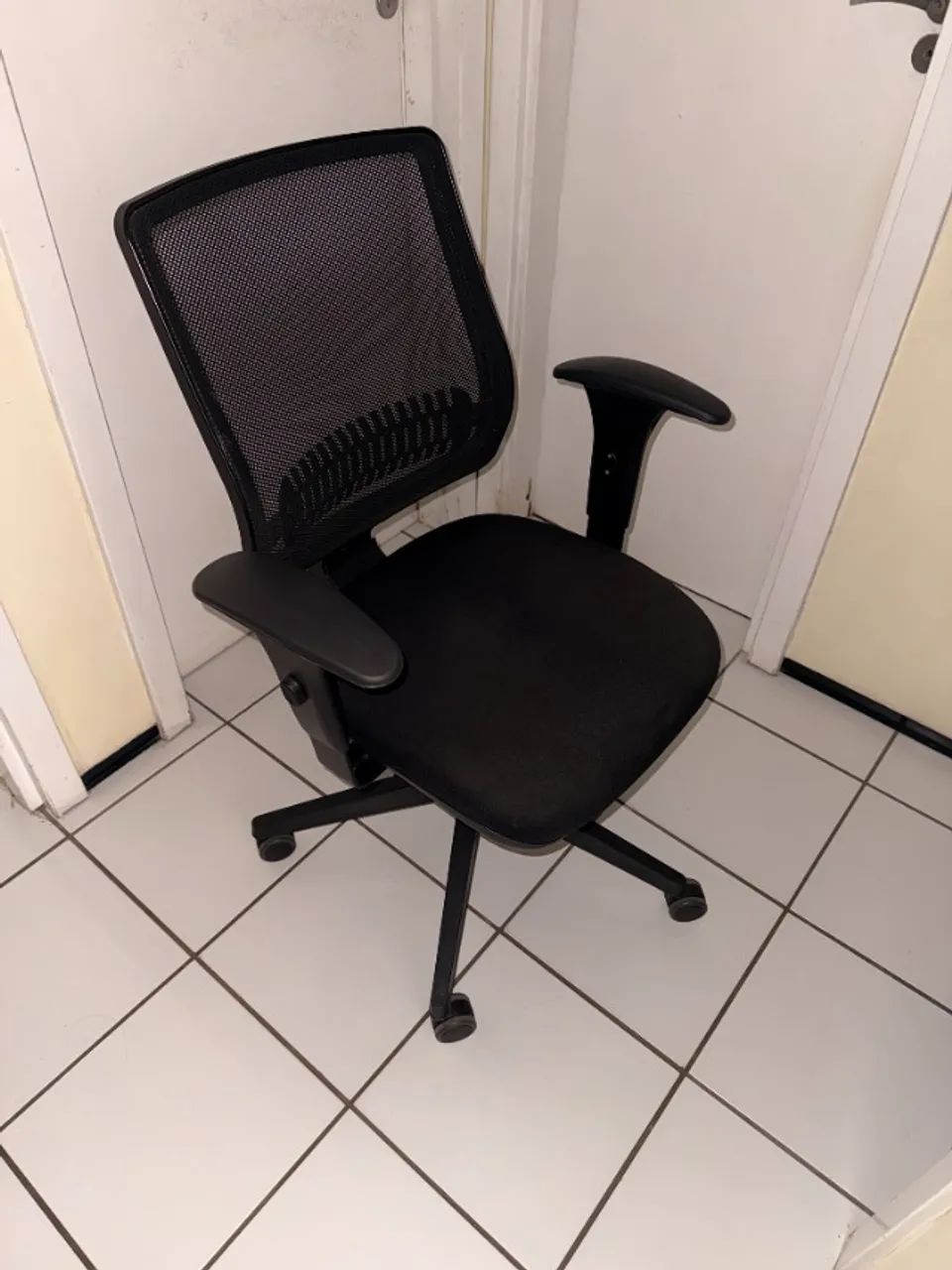 Cadeira de escritório ergonômica Flexform - modelo Uni All Black