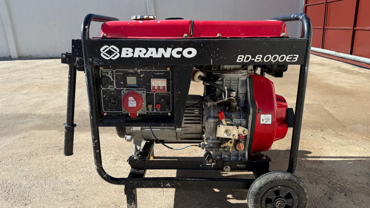 Gerador de Energia Branco BD-8000E3 - Diesel 13 CV - 8 kVA - Trifásico 380 V / 220 V