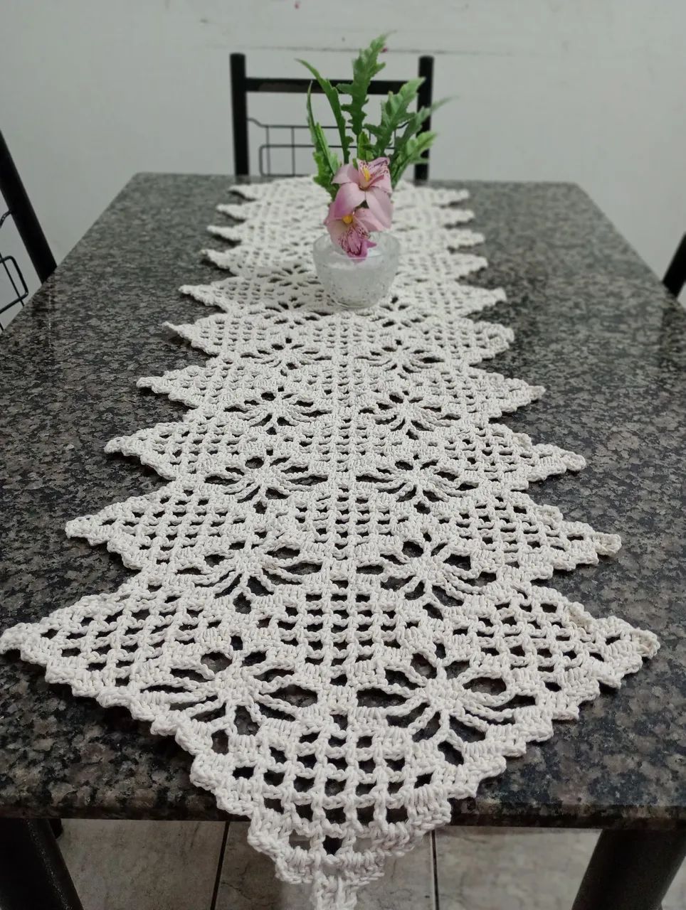 Trilho de mesa crochê ARANHA