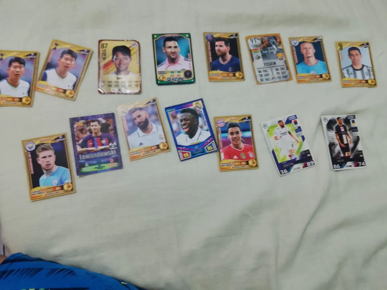 Estojo com mais de 500 Cards com CR7 e dois Messi - Foto 4