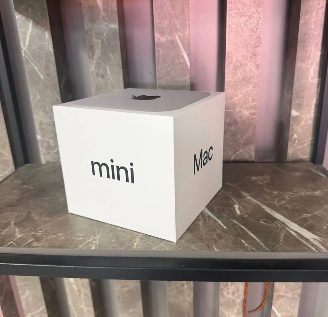 Mac mini  M6  24GB  512 ssd  