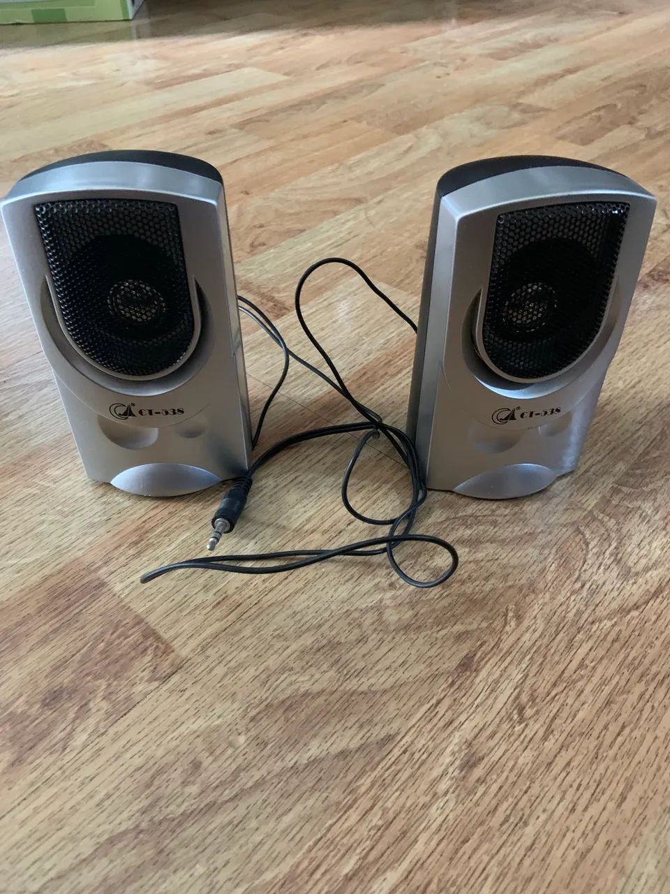Caixa de som plug P2 