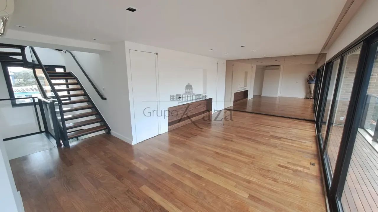 Cobertura Tríplex - Jardim Guedala - 2 Suítes - 222m².