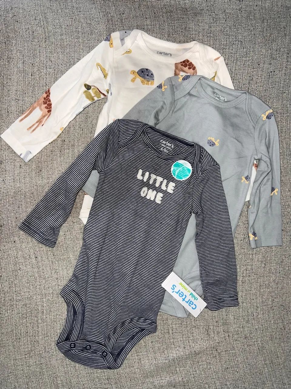 Kit 3 bodys manga comprida Carters novo - Foto 3