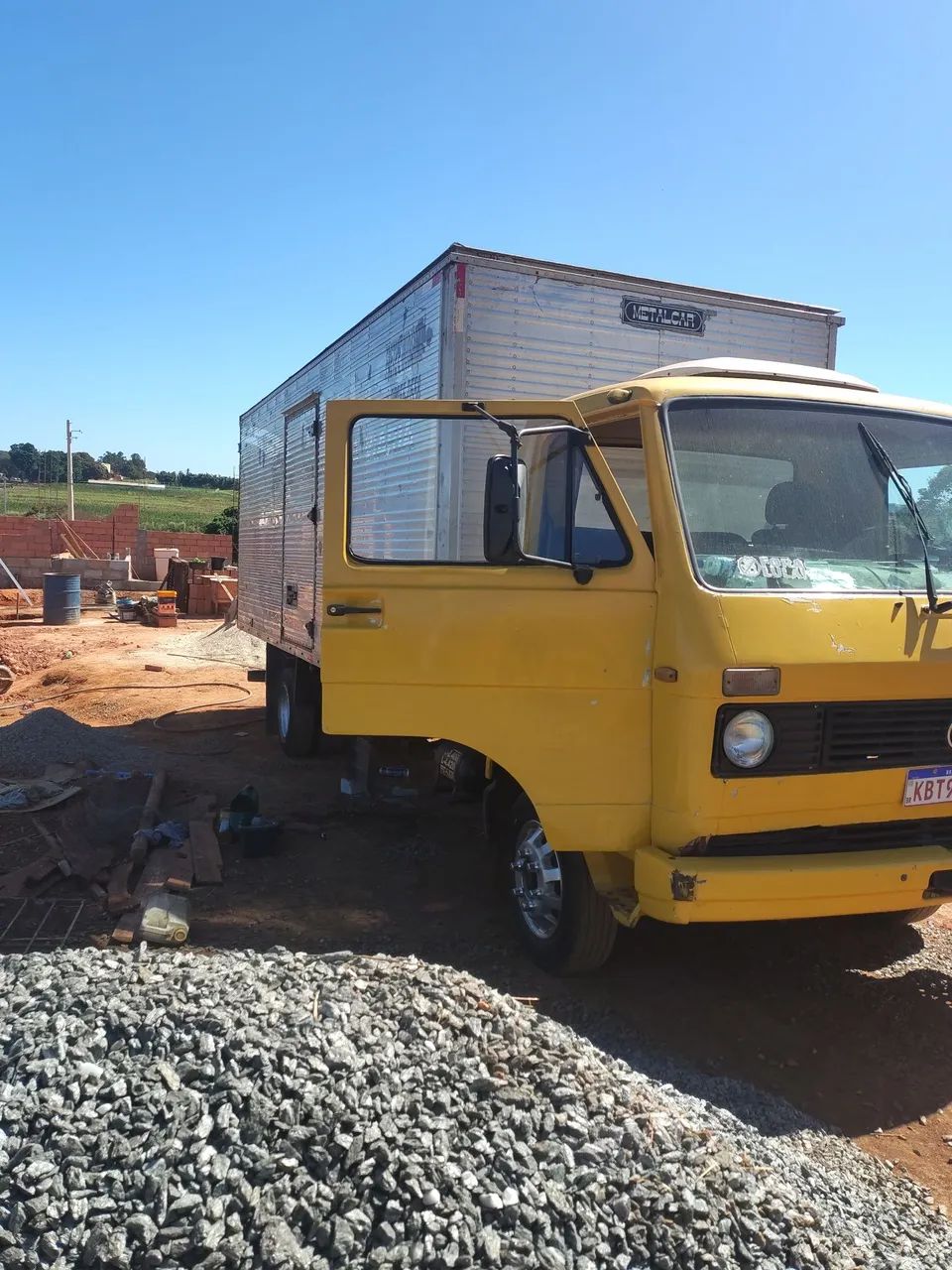 Vendo caminhão 75mil - Foto 3