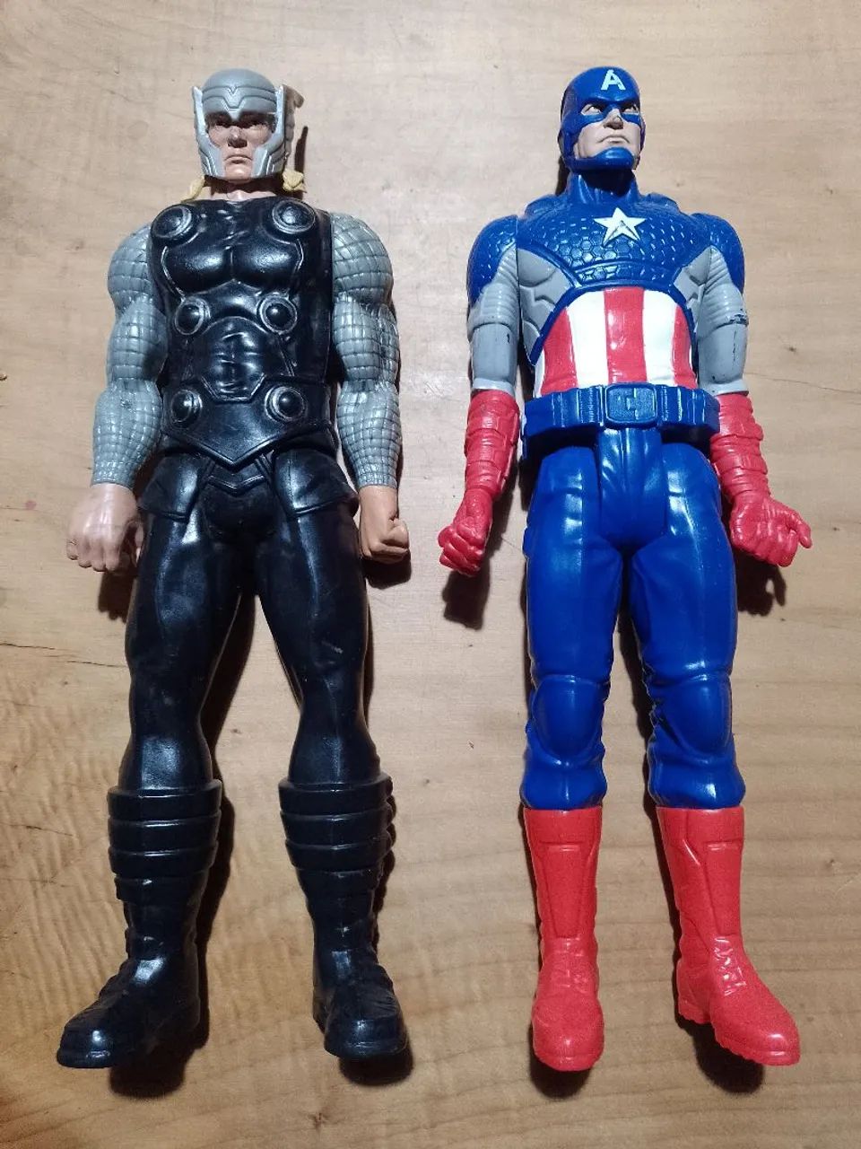 Bonecos Marvel capitão América e Thor  - Foto 5