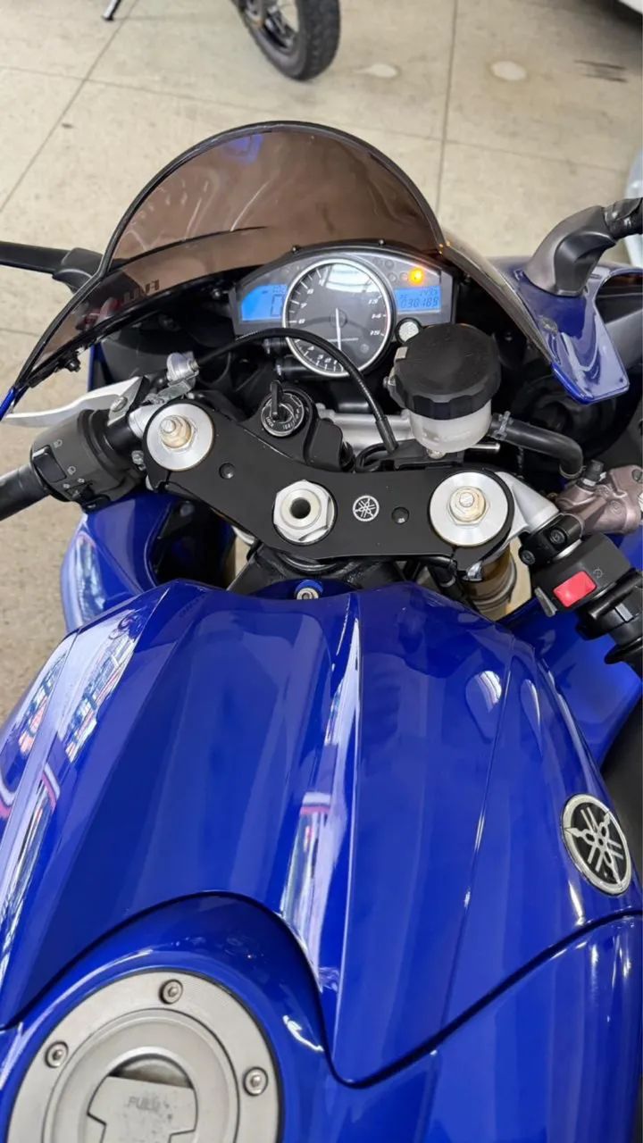 Yamaha R1 - Foto 4
