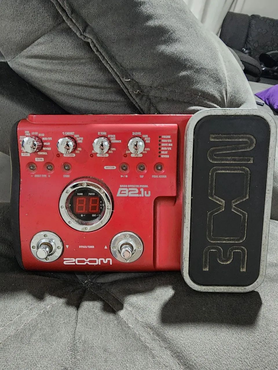 Pedaleira zoom b2.1u acompanha fonte