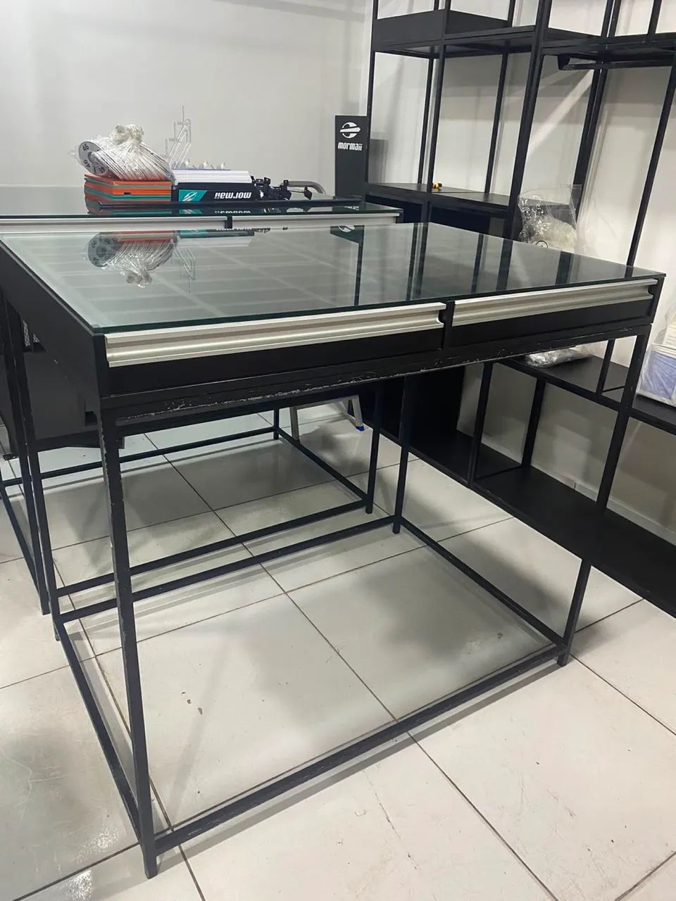 MESA COM GAVETEIRO  - Foto 2