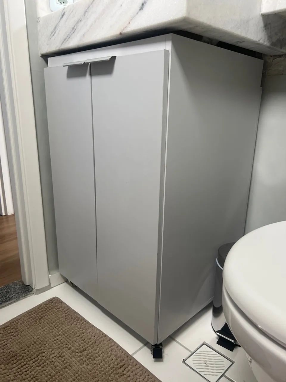 Gabinete móvel de banheiro 