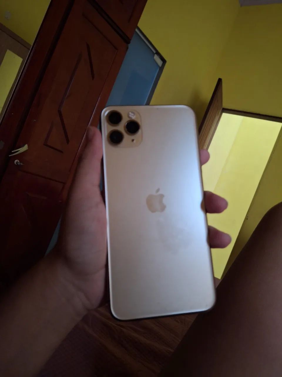 Iphone 11 Pro Max Dourado  - Foto 3