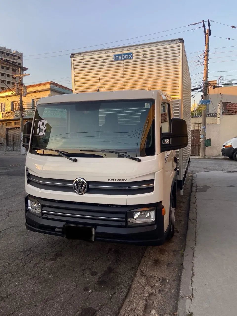VW Delivery Express Baú ano 2019 - Foto 2