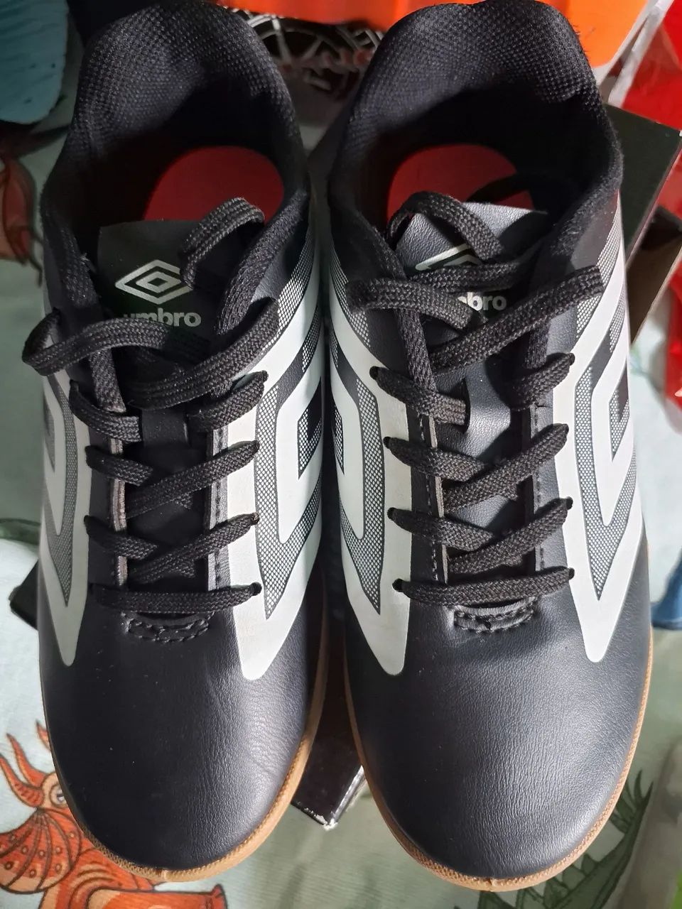 Chuteira umbro tam. 35