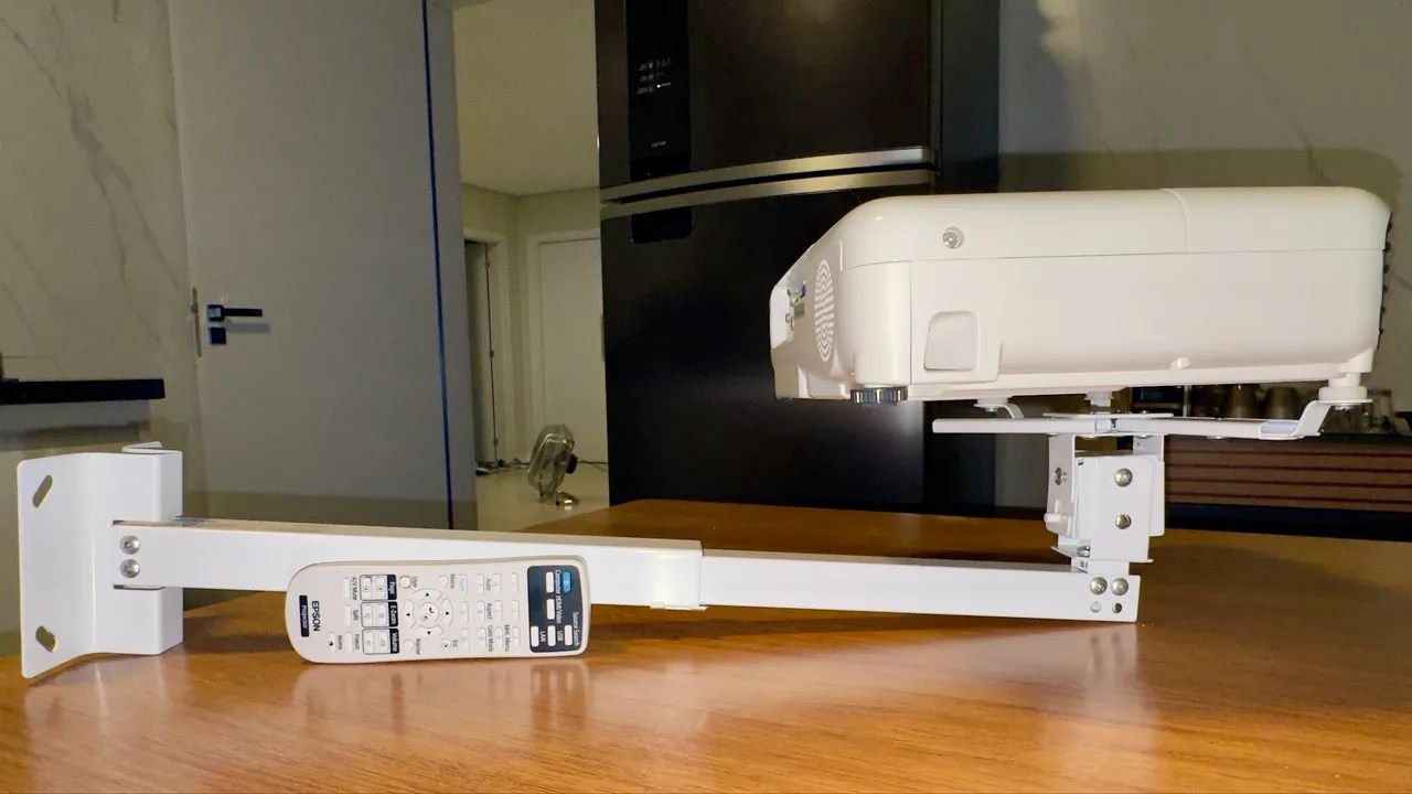 Projetor Epson PowerLite S41+ 3LCD - 3300 Lumens - Pouquíssimo Usado - com Suporte - Foto 4