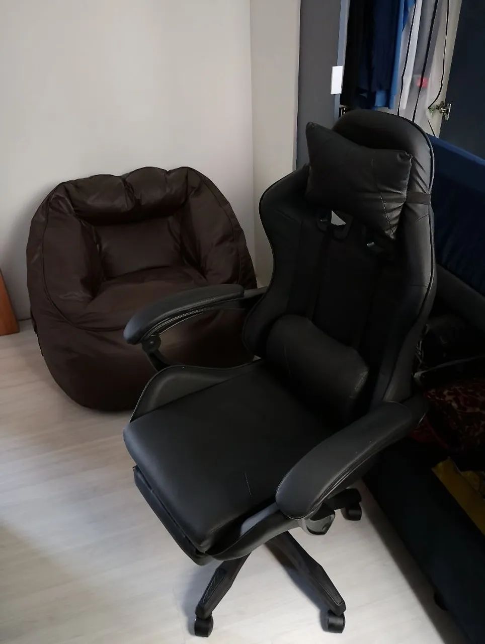 Cadeira gamer e puff pera 