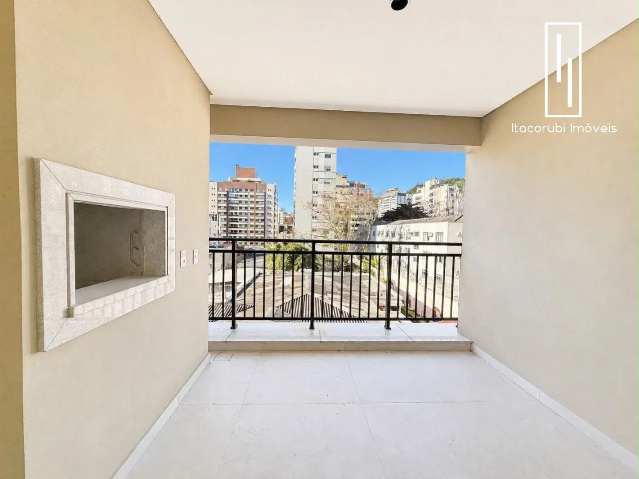 Apartamento com 03 suítes na Trompowsky