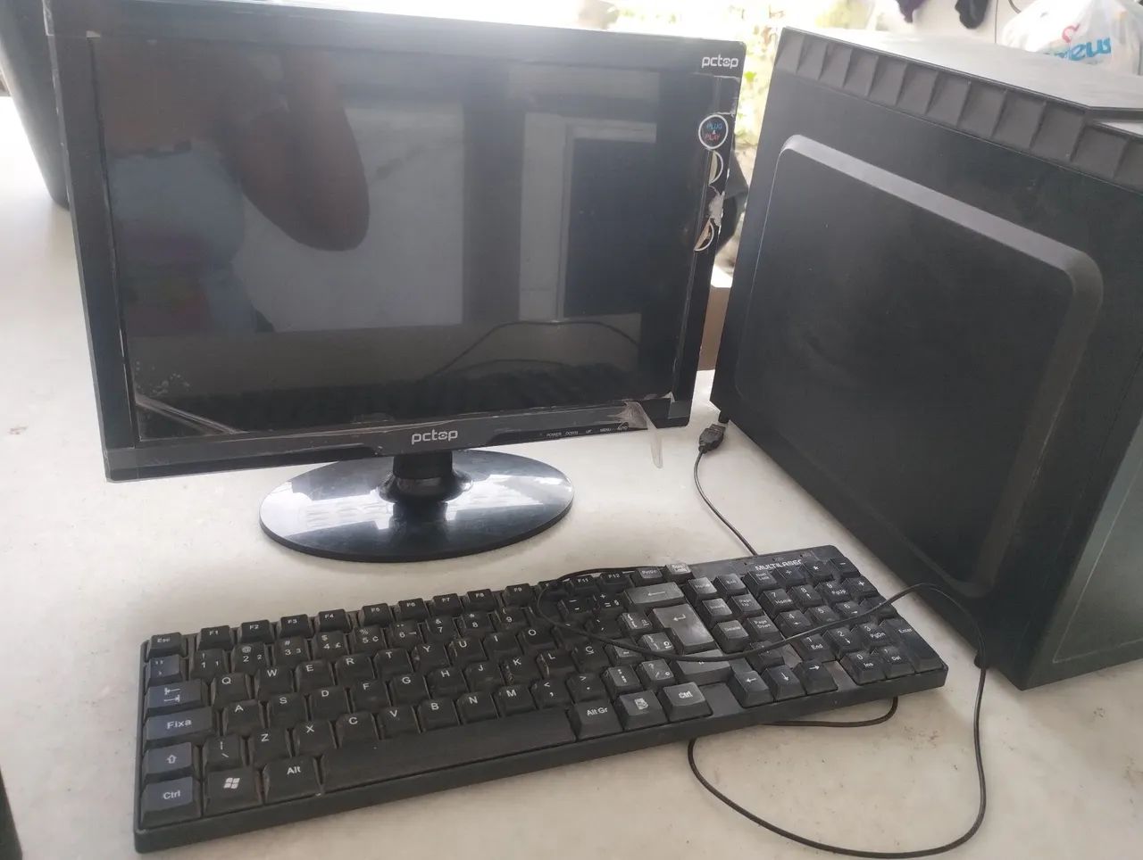 Vendo um computador completo com impressora fiscal de 1500,00.por 1300,00.no Pix .