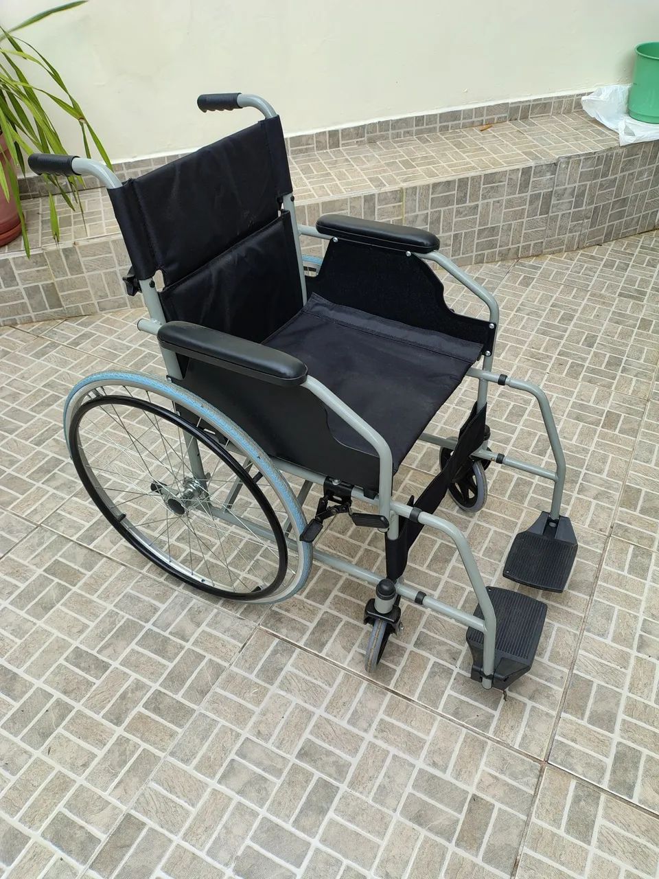 Cadeira de rodas perfeito estado  - Foto 3