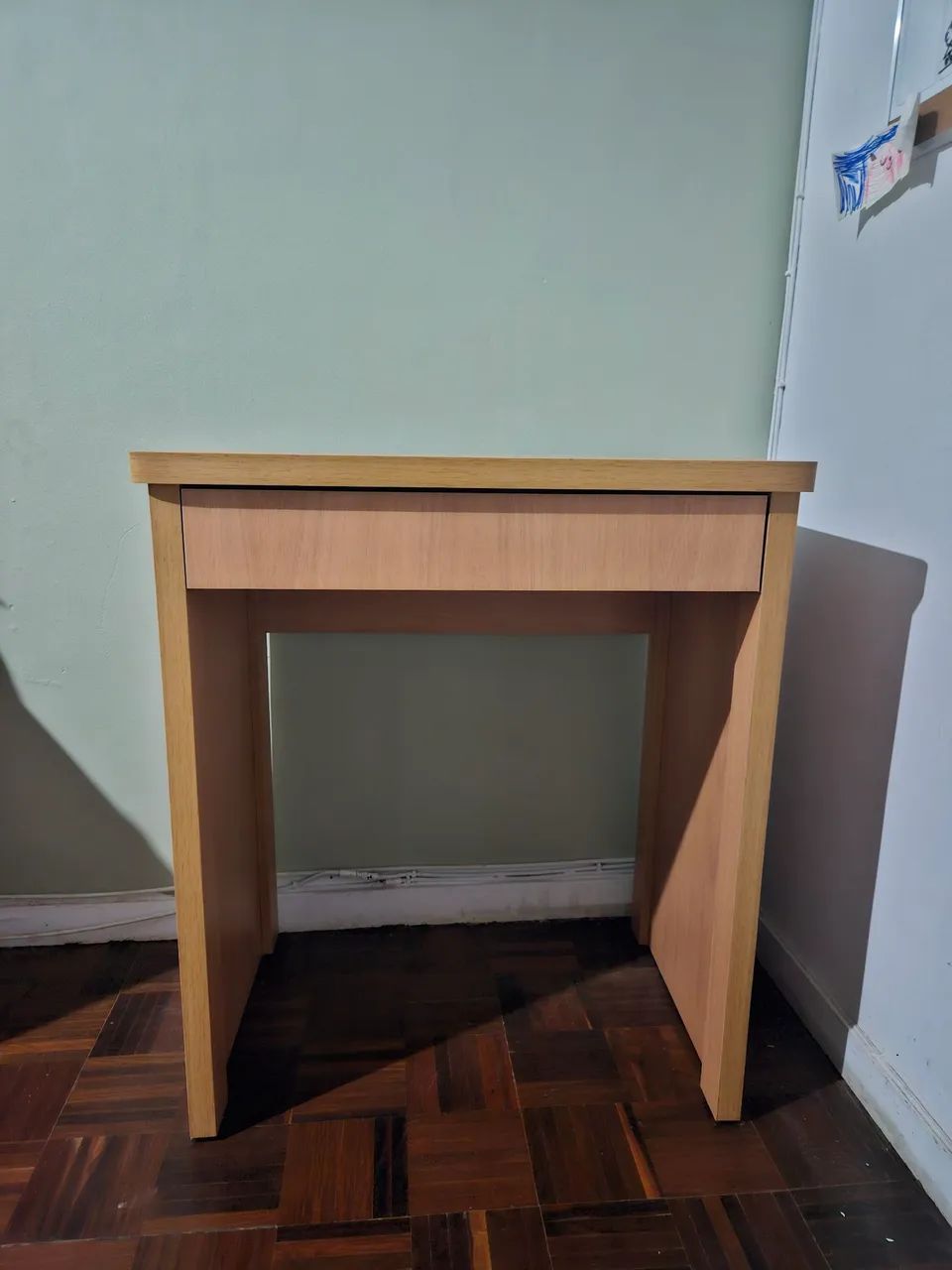 Escrivaninha pequena com gaveta - Foto 2
