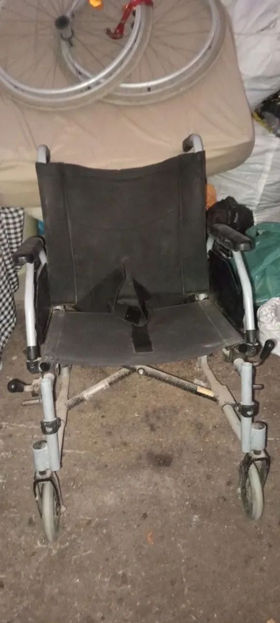 Vende-se cadeiras de roda 