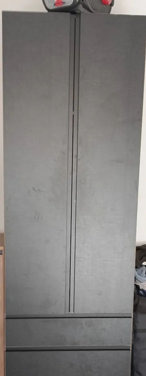 Guarda roupa de rodinha 