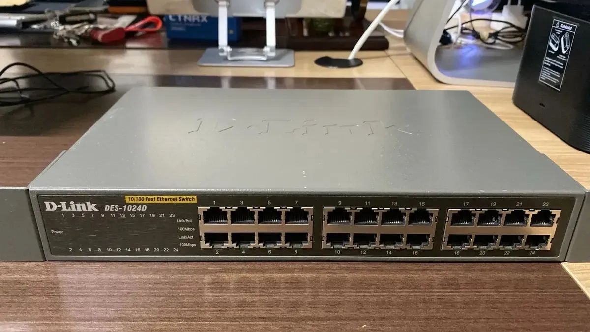 Switch D-link Des-1024d Fast Ethernet 24 Portas (usado)