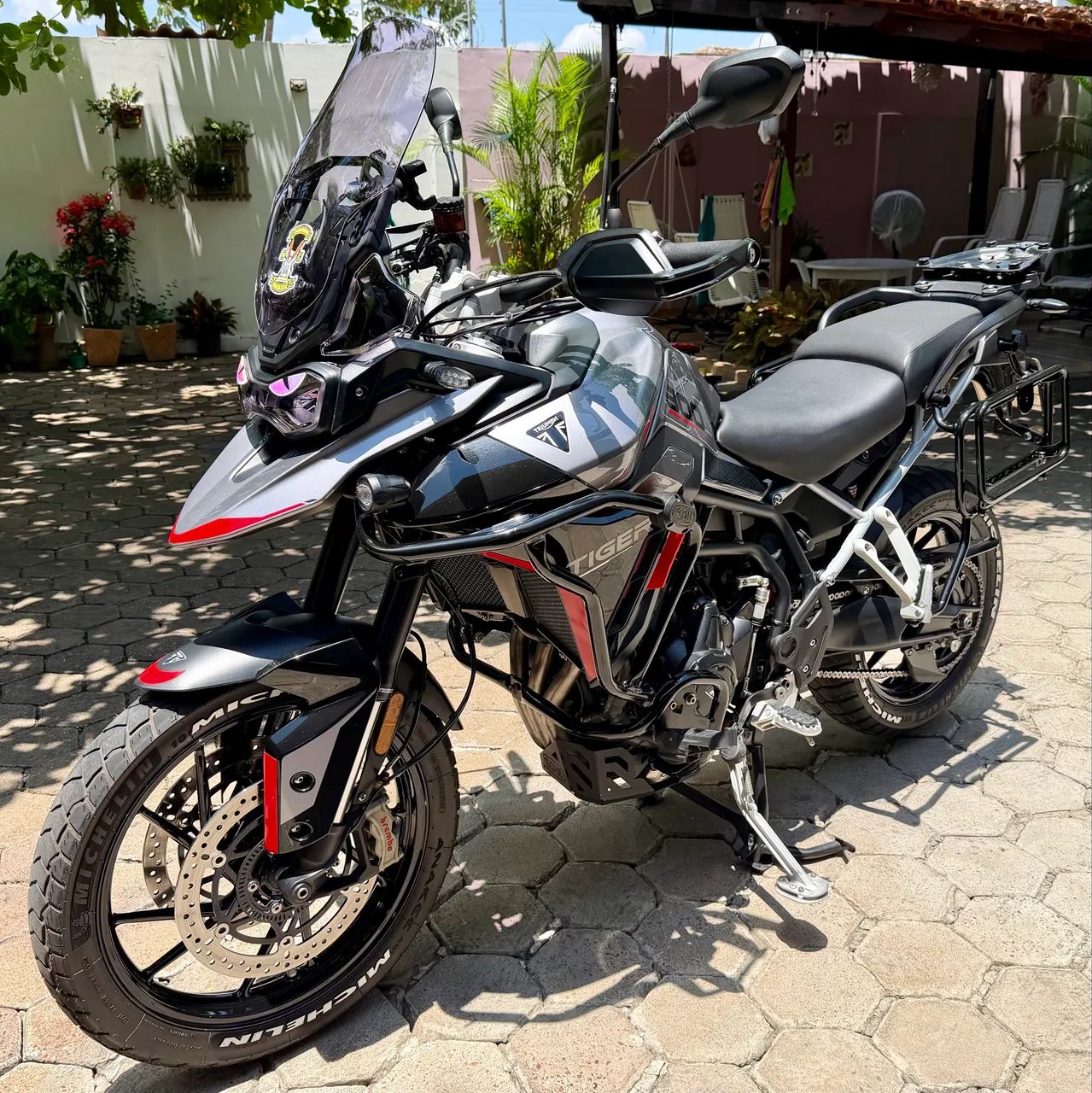 Triumph 900 GT Pro