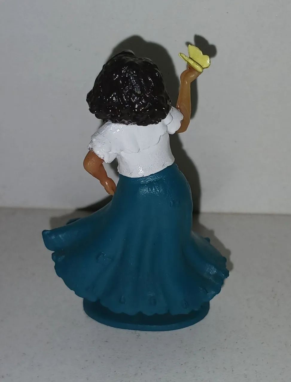BONECO MINIATURA ENCANTO MIRABEL DISNEY ORIGINAL - Foto 2