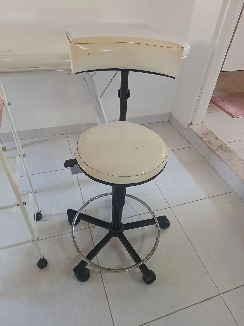 Maca para Estética, Cadeira e Prateleira  - Foto 5