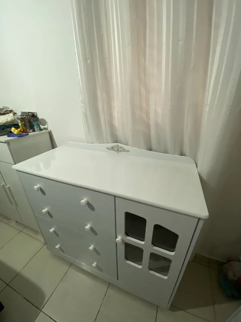Comoda Branco 4 gavetas + cabideiro - Foto 2