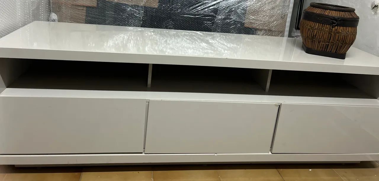 Rack laqueado na cor bege com 3 gavetas e vidro  - Foto 2